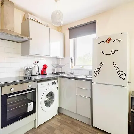 Charming Entire 2-Bedroom House In Milton Keynes Exterior photo