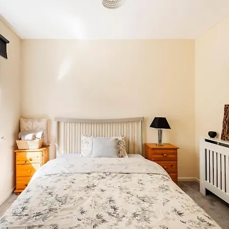 Charming Entire 2-Bedroom House In Milton Keynes Exterior photo