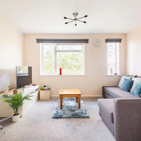 Charming Entire 2-Bedroom House In Milton Keynes Exterior photo