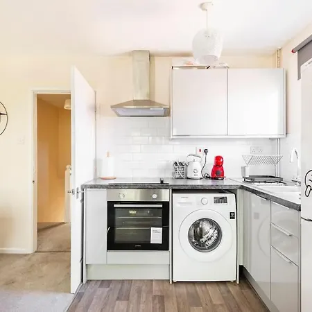 Charming Entire 2-Bedroom House In Milton Keynes Exterior photo