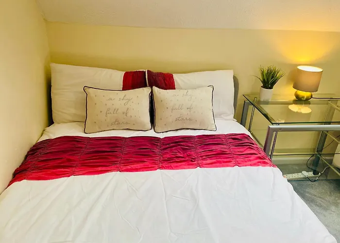 Charming Entire 2-Bedroom House In Milton Keynes