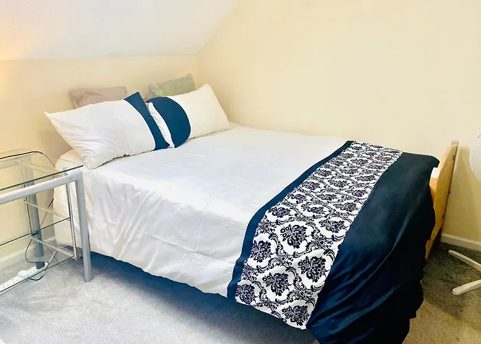 Charming Entire 2-Bedroom House In Milton Keynes